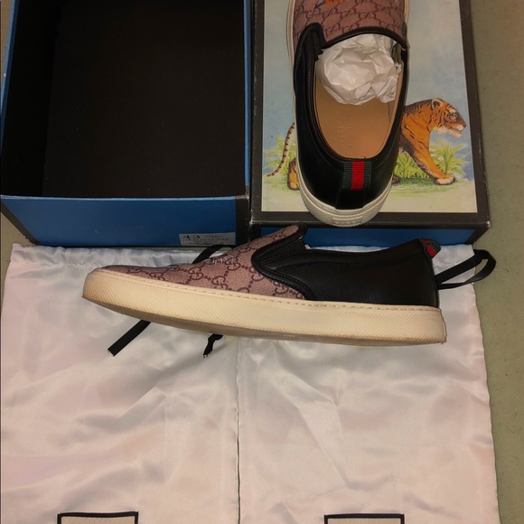 !GUCCI TIGER SLIP-ON SHOES! - Picture 4 of 10